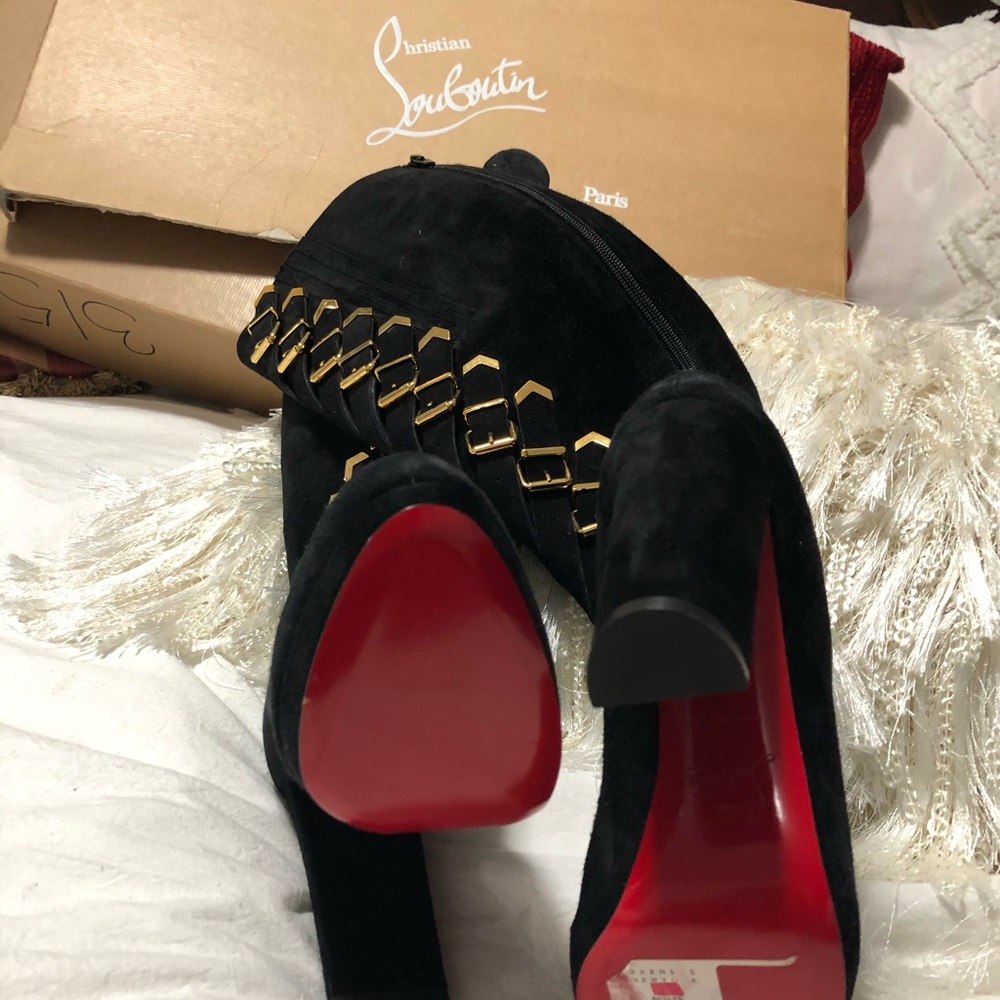 Shoes - Picture 2 of 5